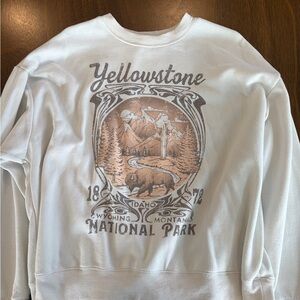 Forever 21 White and Brown Yellowstone National Park Sweater